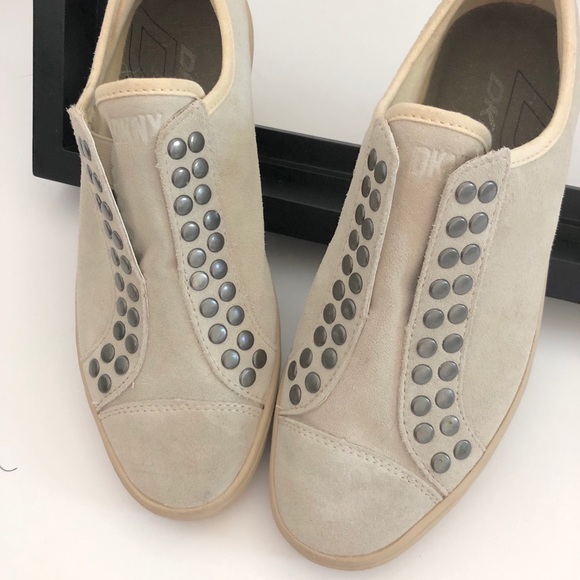 DKNY Suede Leather Embellished Studs Off White - Picture 3 of 8